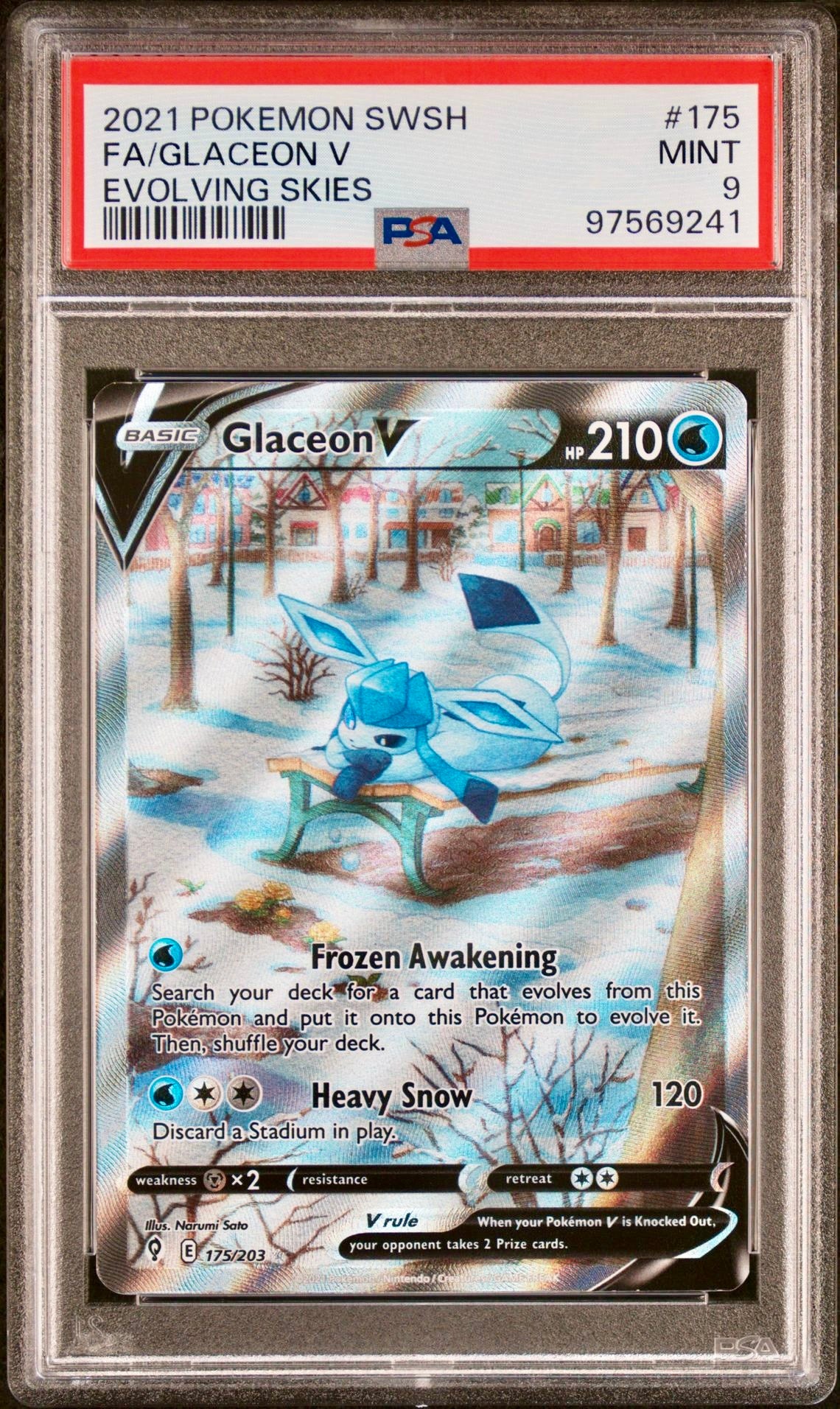 PSA 9 - Glaceon V 175/203 SWSH Evolving Skies - Pokemon